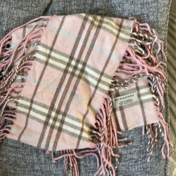 Authentic pink Burberry scarf! 💕EUC! - Picture 2 of 6
